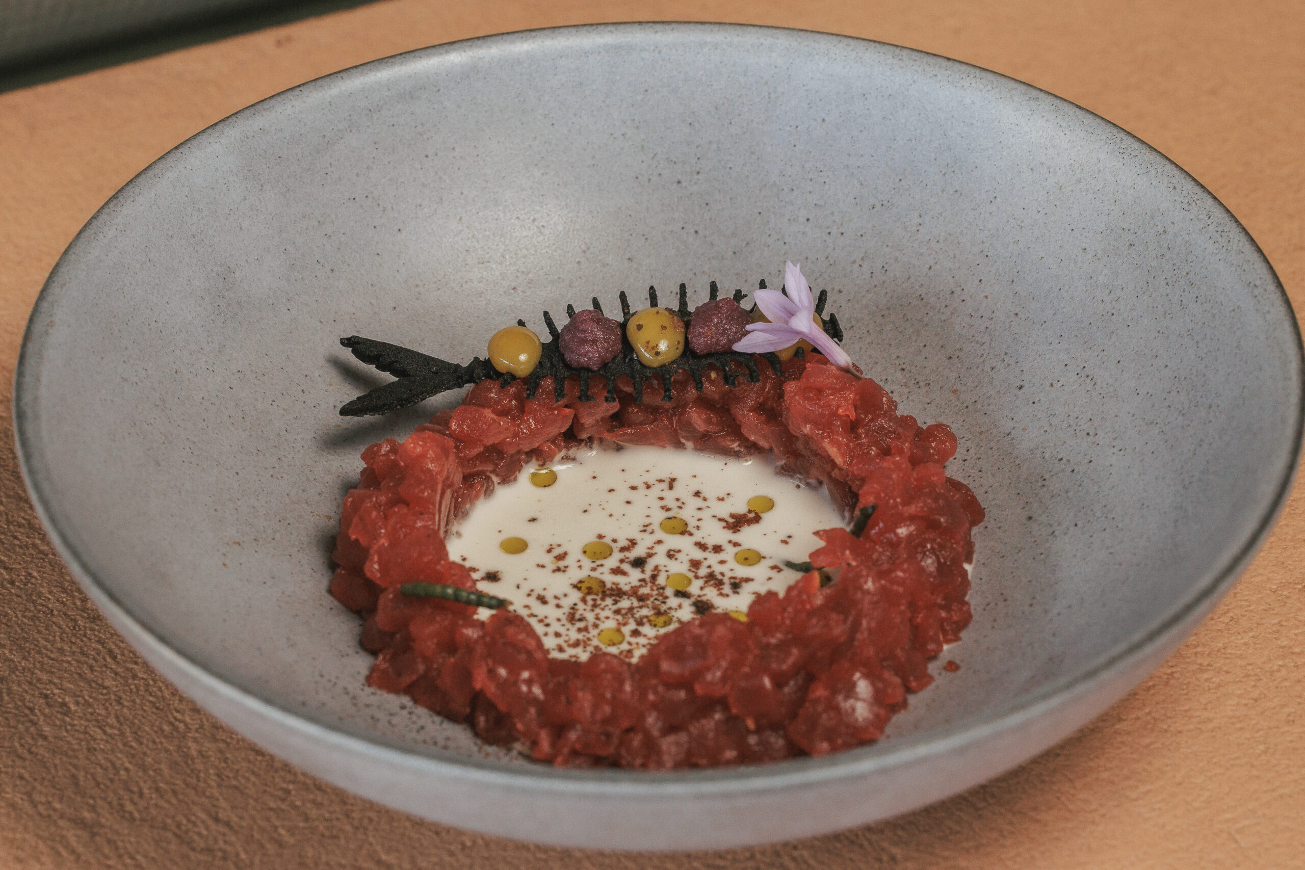 Spicy tuna tartare with ajoblanco