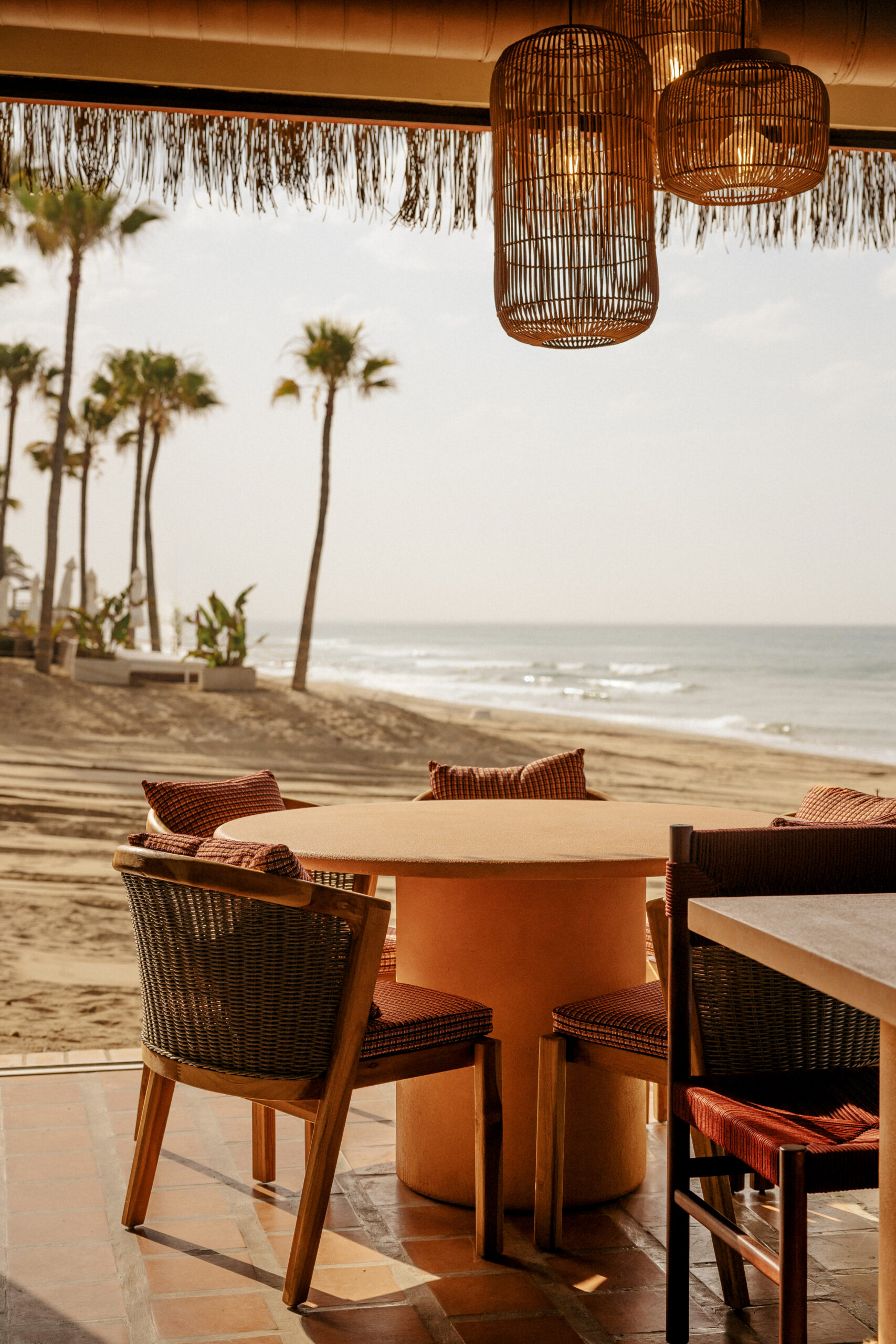 Tony's Beach Marbella frente al Mediterráneo