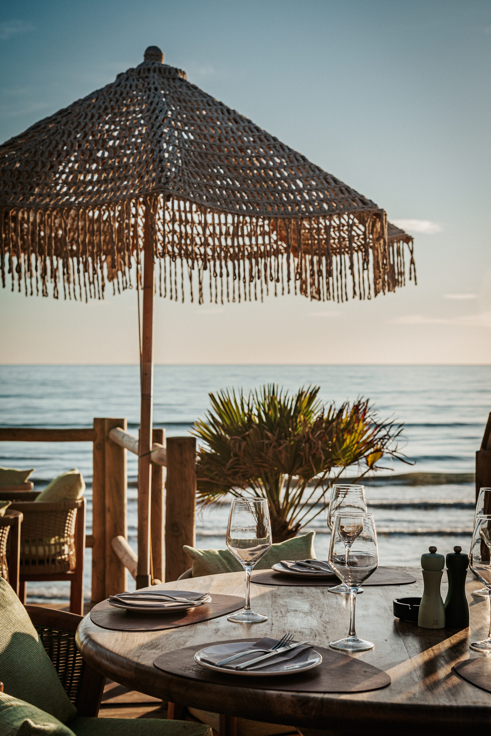 Tony's junto al mar